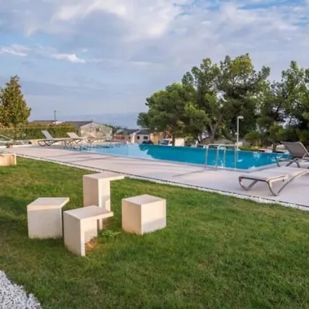 Apartment Gray Pearl - Luxury With Pool